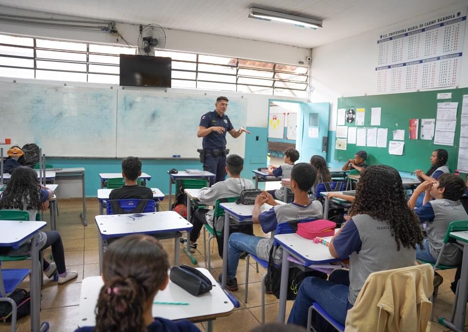 GCM de Atibaia amplia presença nas escolas com ações educativas
