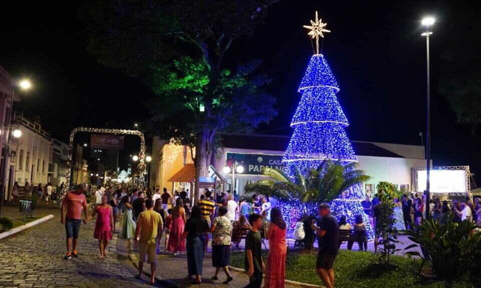 “Nosso Natal” ilumina Atibaia e celebra o período festivo com decoração em diversos pontos da cidade