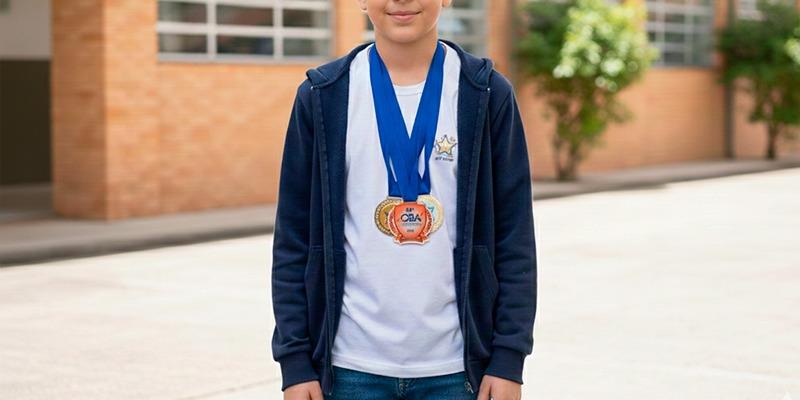 Cerimônia “Alunos Destaques 2025” homenageia 347 estudantes da Rede Municipal de Atibaia