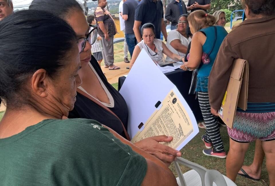 Regularização fundiária avança no Santa Clara com a entrega de 31 matrículas de propriedade