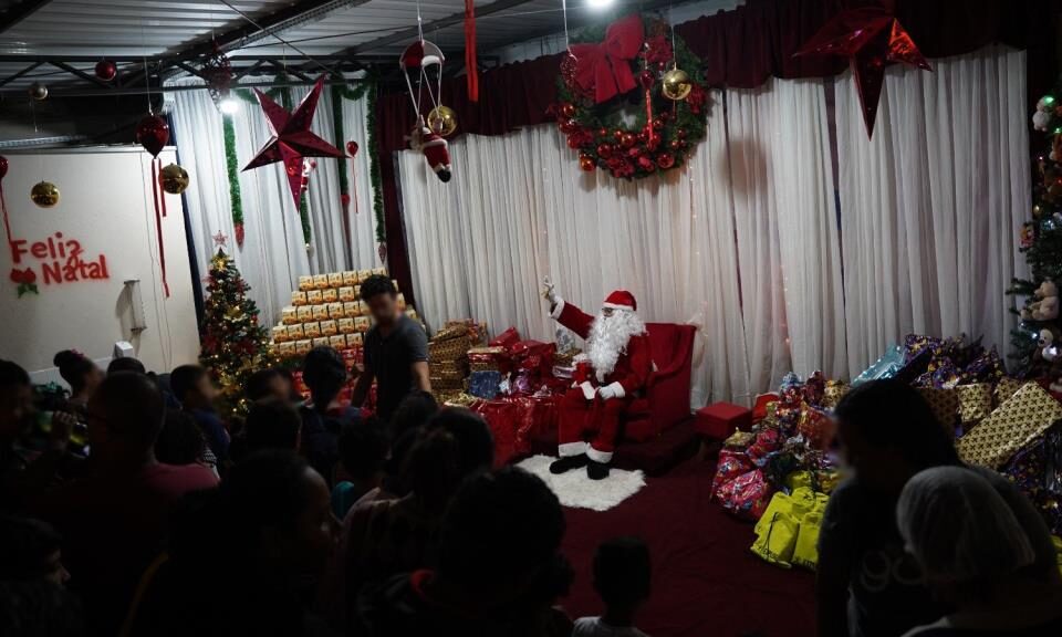 Vila do Papai Noel do Fundo Social de Atibaia reúne cerca de 360 pessoas