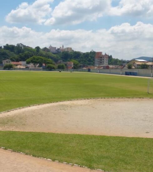 Prefeitura promove melhorias no gramado do Campo do Alvinópolis
