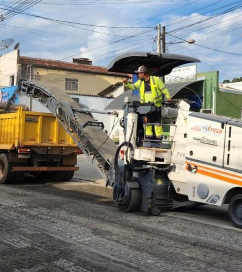 Melhoria no bairro do Portão: Prefeitura inicia recapeamento da Rua Antônio da Cunha Leite
