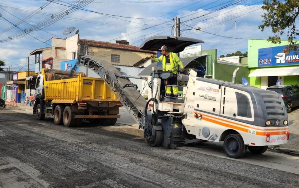 Melhoria no bairro do Portão: Prefeitura inicia recapeamento da Rua Antônio da Cunha Leite
