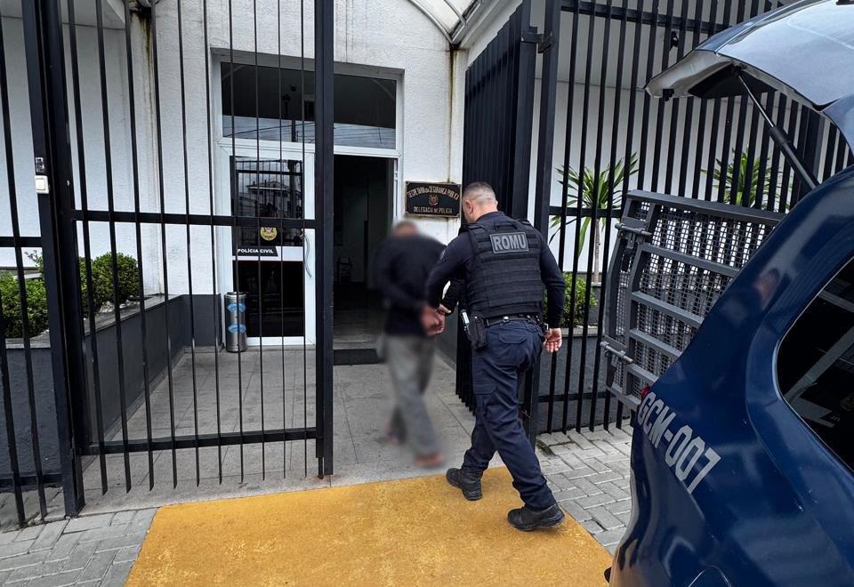 Guarda Civil Municipal de Atibaia detém autor de roubos e furtos na região da Alameda Lucas Nogueira Garcez