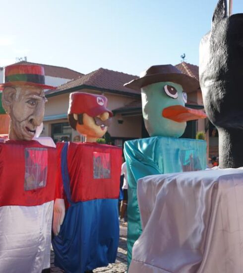 Exposição “Depois da Folia” reúne bonecões do Carnaval para visitação no Centro Cultural André Carneiro