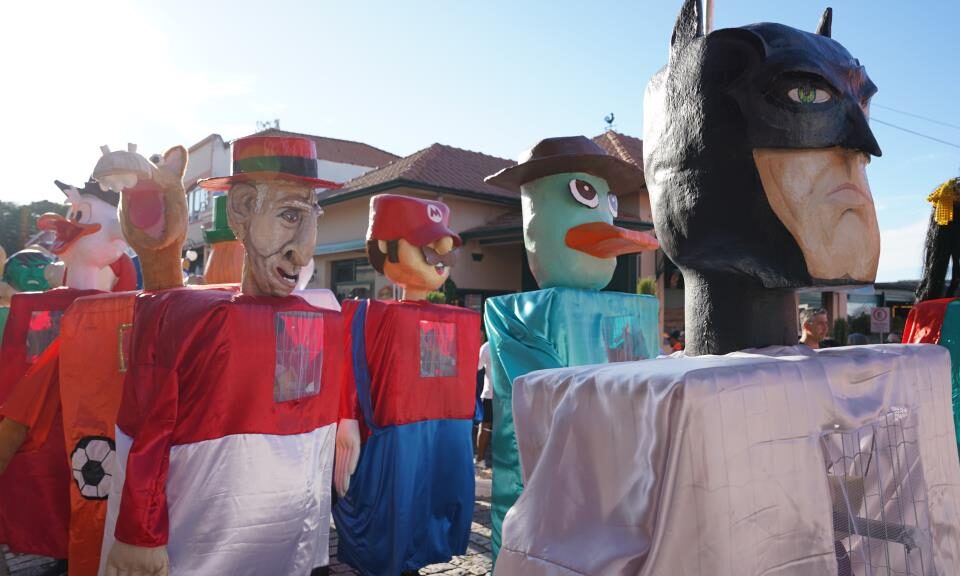 Exposição “Depois da Folia” reúne bonecões do Carnaval para visitação no Centro Cultural André Carneiro