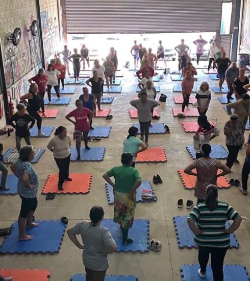 Centros Comunitários da cidade recebem aulas gratuitas de pilates e ritmos voltadas para terceira idade