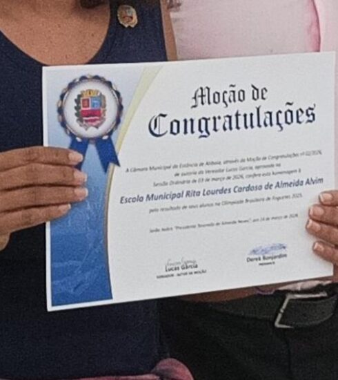 Alunos da EM Rita Lourdes recebem Moção de Louvor por destaque na Olimpíada Brasileira de Foguetes