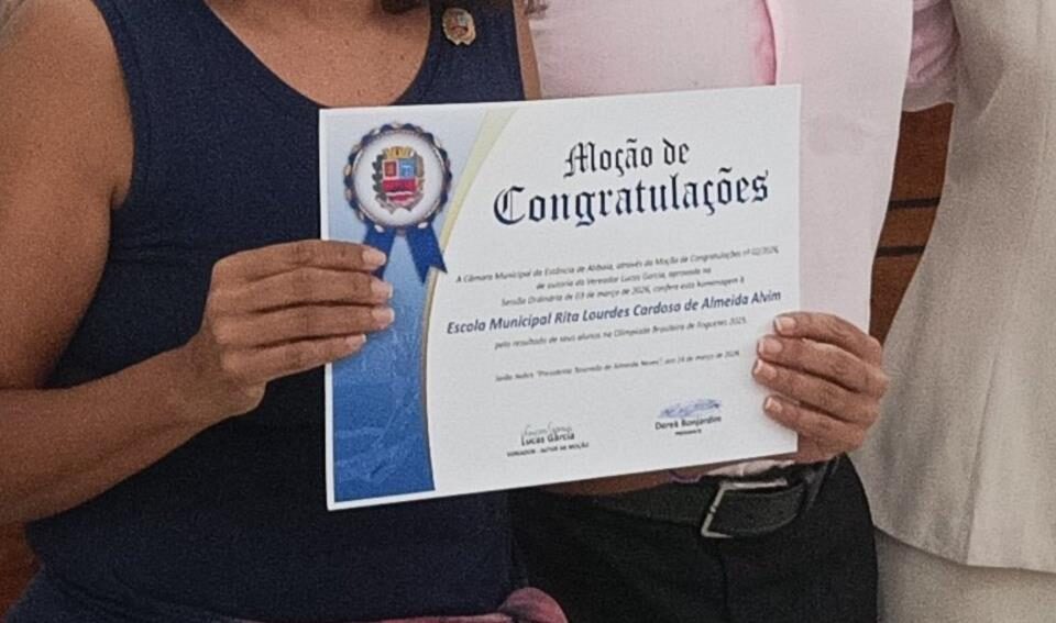 Alunos da EM Rita Lourdes recebem Moção de Louvor por destaque na Olimpíada Brasileira de Foguetes