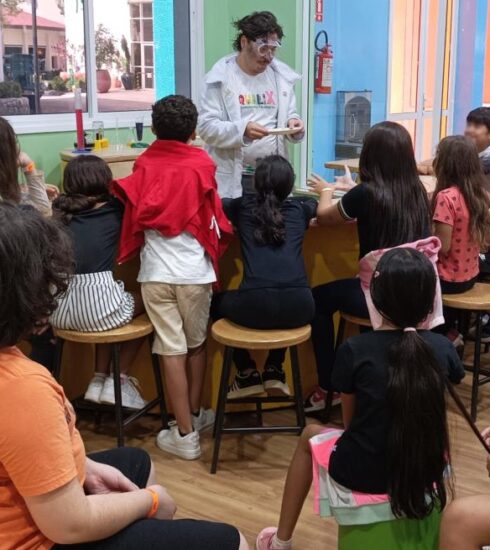 Alunos da Escola Takao Ono participam de visita pedagógica com atividades educativas e recreativas