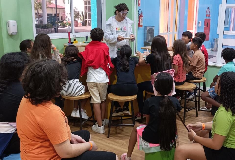 Alunos da Escola Takao Ono participam de visita pedagógica com atividades educativas e recreativas