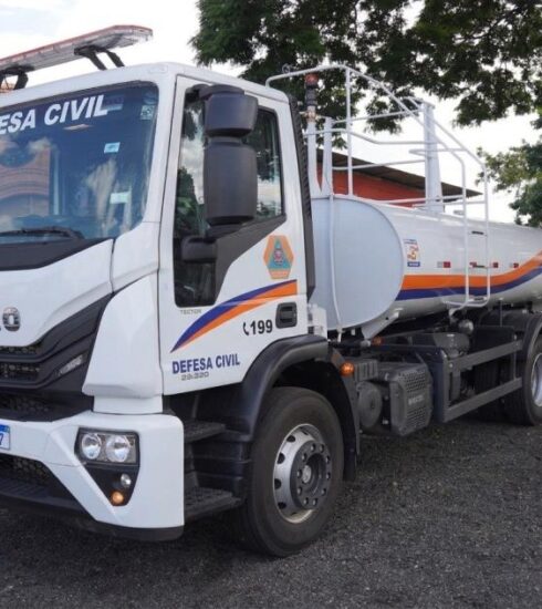 Atibaia é contemplada com caminhão-pipa pelo Governo de SP