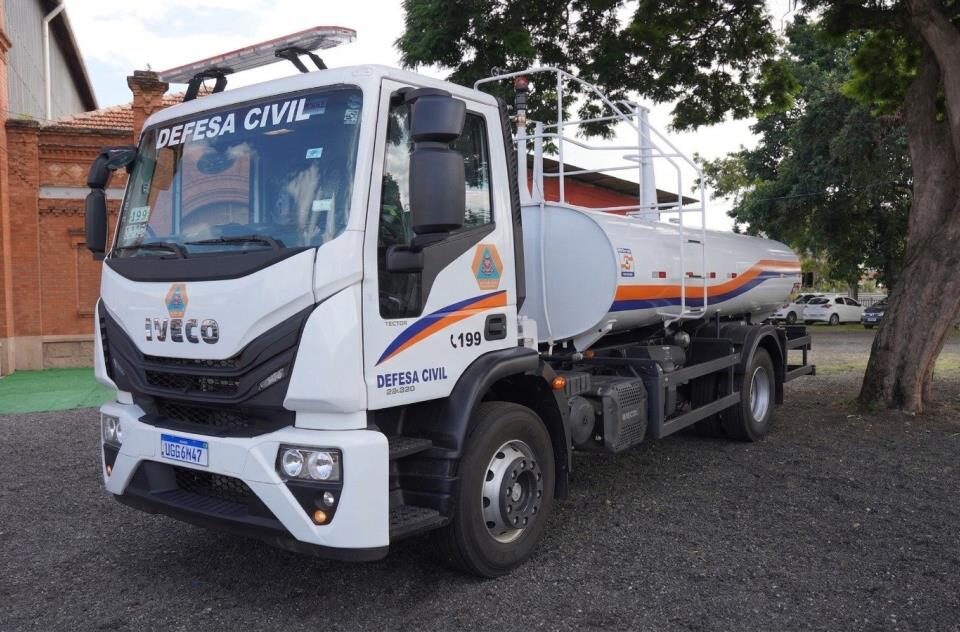 Atibaia é contemplada com caminhão-pipa pelo Governo de SP