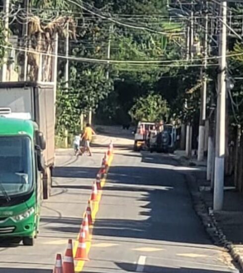 Sinalização viária é reforçada na Estrada Arão Sahm e em diversos pontos do bairro do Portão
