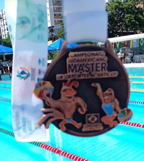 Atleta de Atibaia conquista medalhas de bronze no Campeonato Sul-Americano de Natação