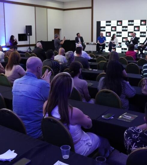 Atibaia recebe encontro regional voltado à modernização e desburocratização dos serviços públicos