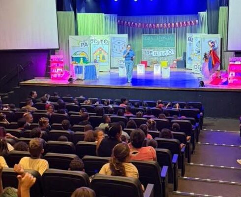 Prefeitura de Atibaia realiza Encontro e Reencontro dos Pequenos Leitores no Cine Itá Cultural