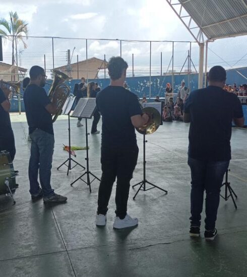 Projeto Educando com Música e Cidadania leva formação musical a mais de mil alunos da rede municipal
