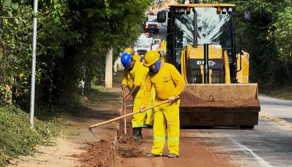 Mutirão de limpeza revitaliza região da “Serrinha” na Alameda Lucas Nogueira Garcez