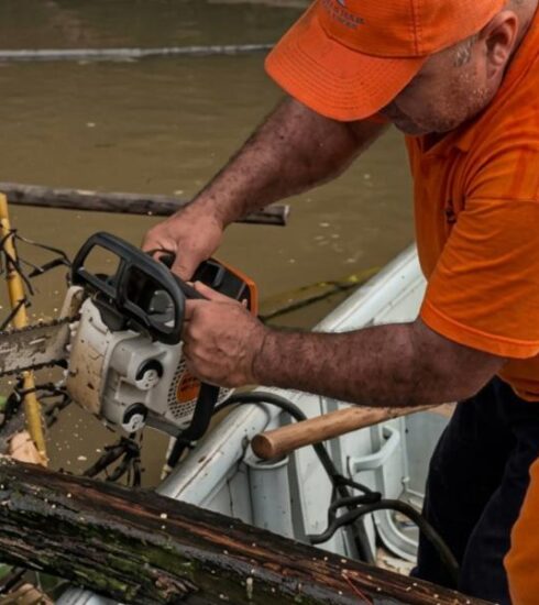Trabalho semanal no Rio Atibaia recupera navegabilidade entre a Usina e BJ dos Perdões e aumenta segurança em períodos de chuva