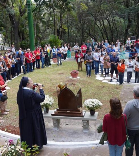 Atibaia abre festejos de 361 anos com missa e procissão até o Parque das Águas