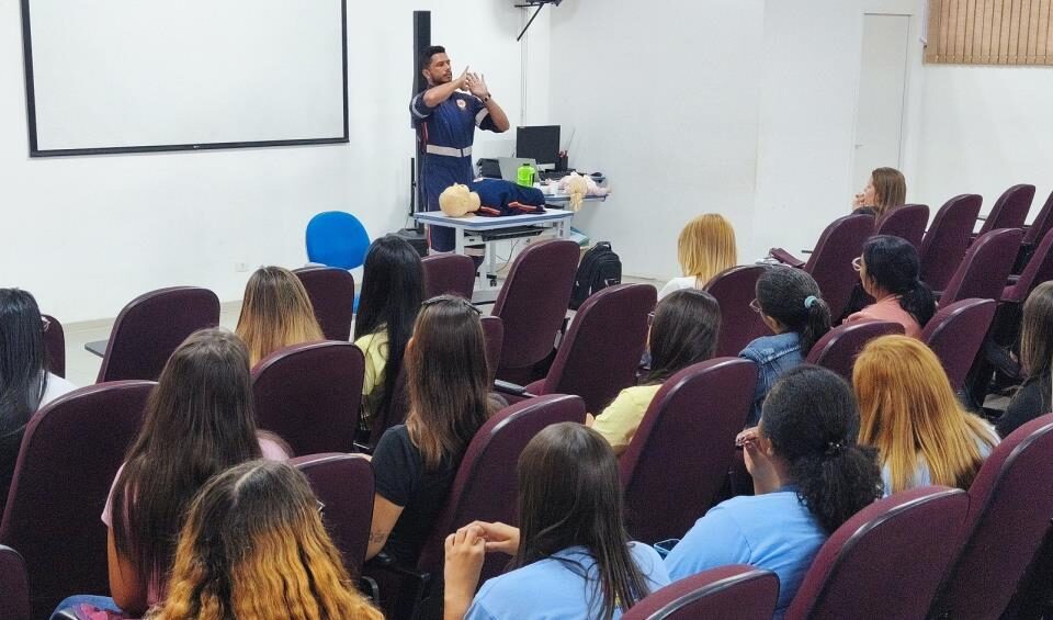 Atibaia mobiliza rede municipal e capacita servidores e famílias para emergências na primeira infância Atibaia mobiliza rede municipal e capacita servidores e famílias para emergências na primeira infância