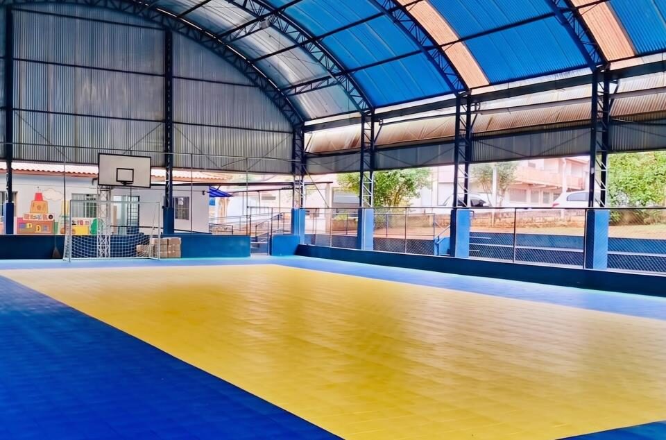 Prefeitura de Atibaia entrega reforma completa de quadra na escola Pedro de Alcântara