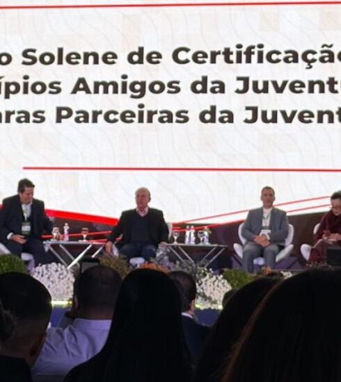 Atibaia é reconhecida com certificado da Agenda Jovem durante o encontro “Conexidades”