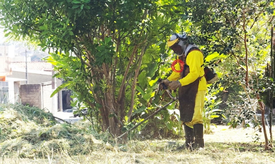 Mais de 1,6 milhão de m² roçados: Atibaia intensifica zeladoria para garantir segurança e saúde nos bairros