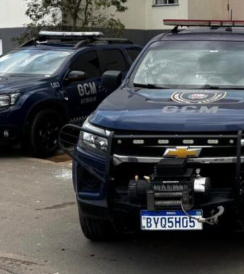 GCM de Atibaia apreende drogas e recupera motocicleta furtada em ações nesta sexta-feira (26)