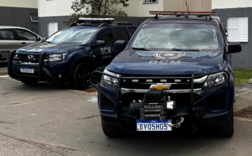 GCM de Atibaia apreende drogas e recupera motocicleta furtada em ações nesta sexta-feira (26)