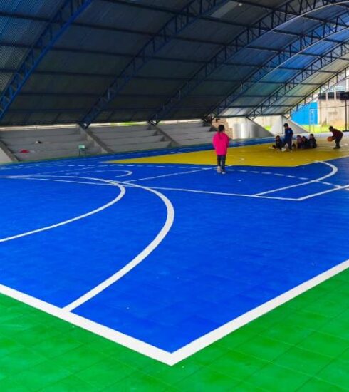Prefeitura conclui reforma de quadra e cobertura na escola Walter Engracia de Oliveira