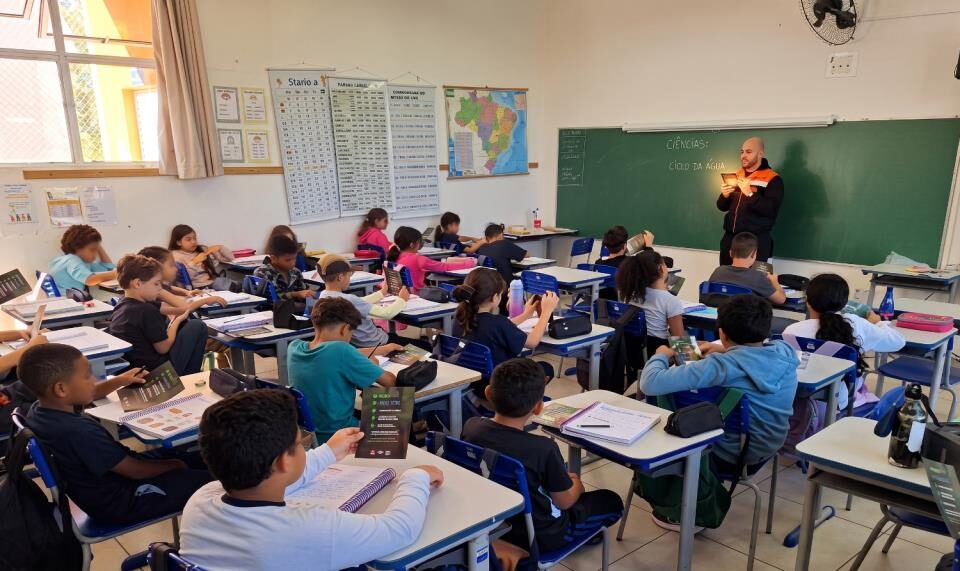 Defesa Civil realiza visitas educativas em escolas da rede municipal