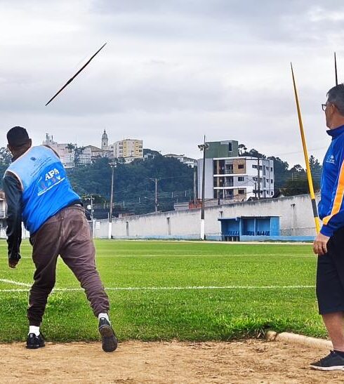 Projeto pedagógico promove vivência com atletas paralímpicos em Atibaia
