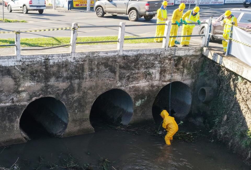 Manutenção no Córrego do Piqueri reforça prevenção a enchentes