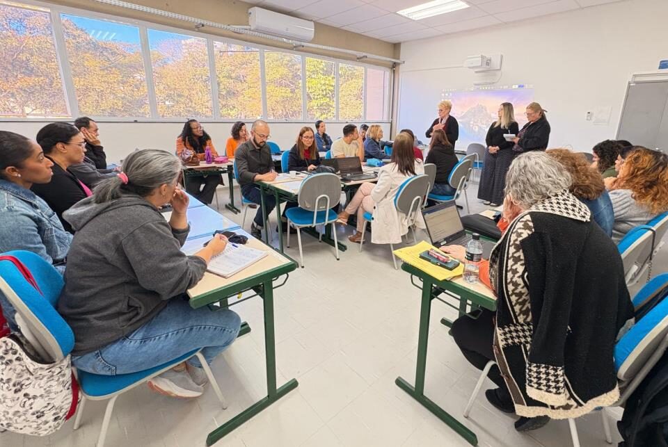 Profissionais da Rede Municipal de Ensino de Atibaia participam de formação sobre educação inclusiva