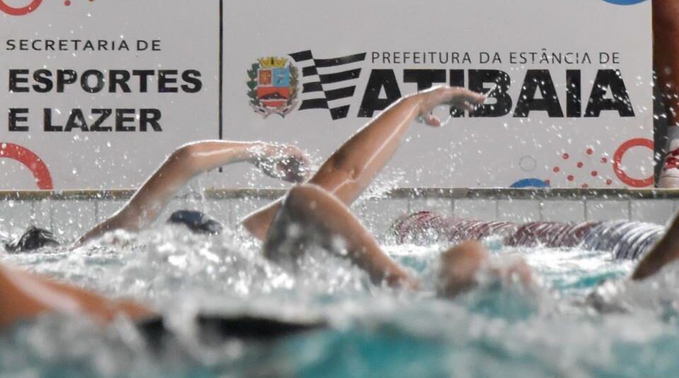 Equipe de Natação de Atibaia conquista 20 medalhas em torneio regional