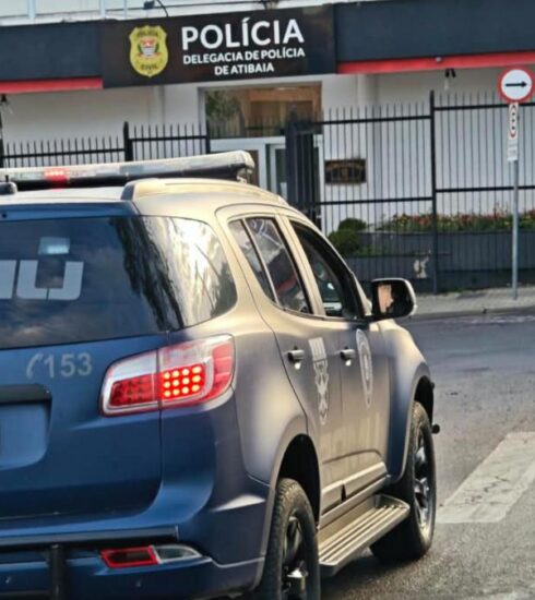 GCM de Atibaia cumpre mandado e apreende drogas no Caetetuba