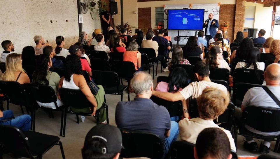 Prefeitura de Atibaia realiza 1º Encontro Municipal de Pessoas com Esclerose Múltipla e lança cadastro para ampliar rede de cuidado