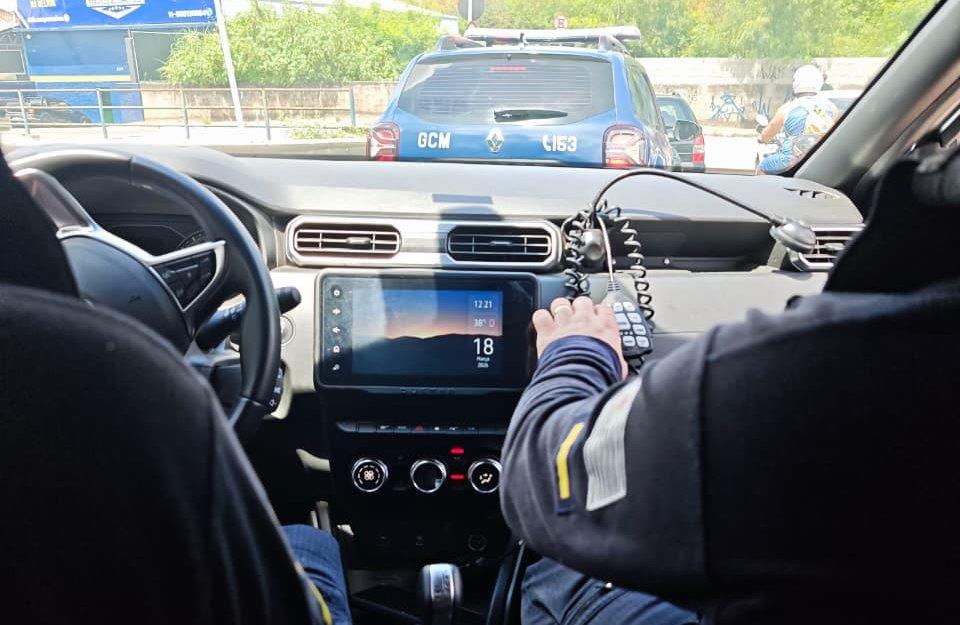 Com apoio da GCM e do Centro de Operações e Inteligência, Polícia Militar atende ocorrência de perturbação do sossego no Jardim Cerejeiras Com apoio da GCM e do Centro de Operações e Inteligência, Polícia Militar atende ocorrência de perturbação do sossego no Jardim Cerejeiras