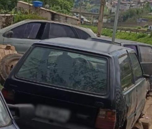 Um carro parado no lugar errado pode colocar vidas em risco; saiba como informar à Prefeitura