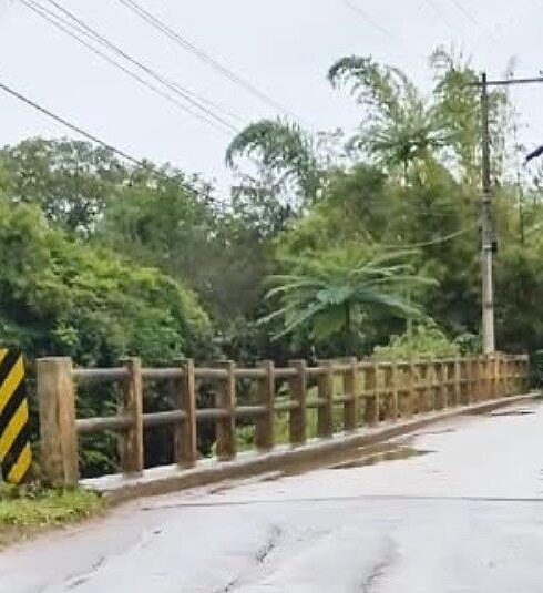 Prefeitura realiza manutenção em trecho da Estrada Municipal Luciano Rocha Peçanha