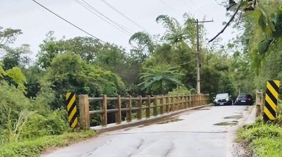 Prefeitura realiza manutenção em trecho da Estrada Municipal Luciano Rocha Peçanha