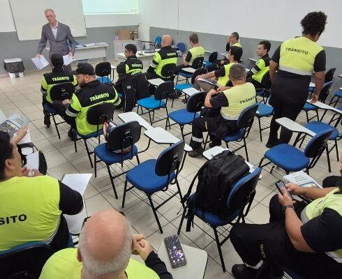 Agentes de trânsito de Atibaia participam de curso de formação continuada