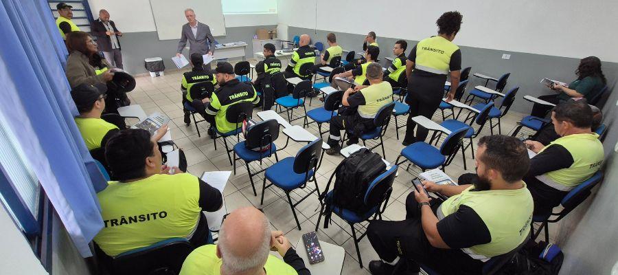 Agentes de trânsito de Atibaia participam de curso de formação continuada